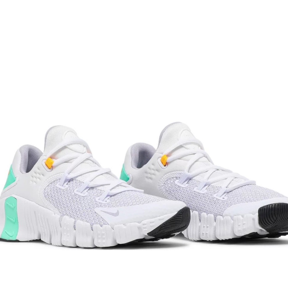 2021
Wmns Free Metcon 4 'White Green Glow'